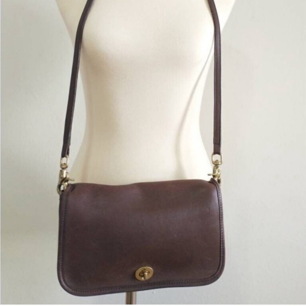 Vintage Coach Pocket Purse (style no. 9755) in brown leather. 